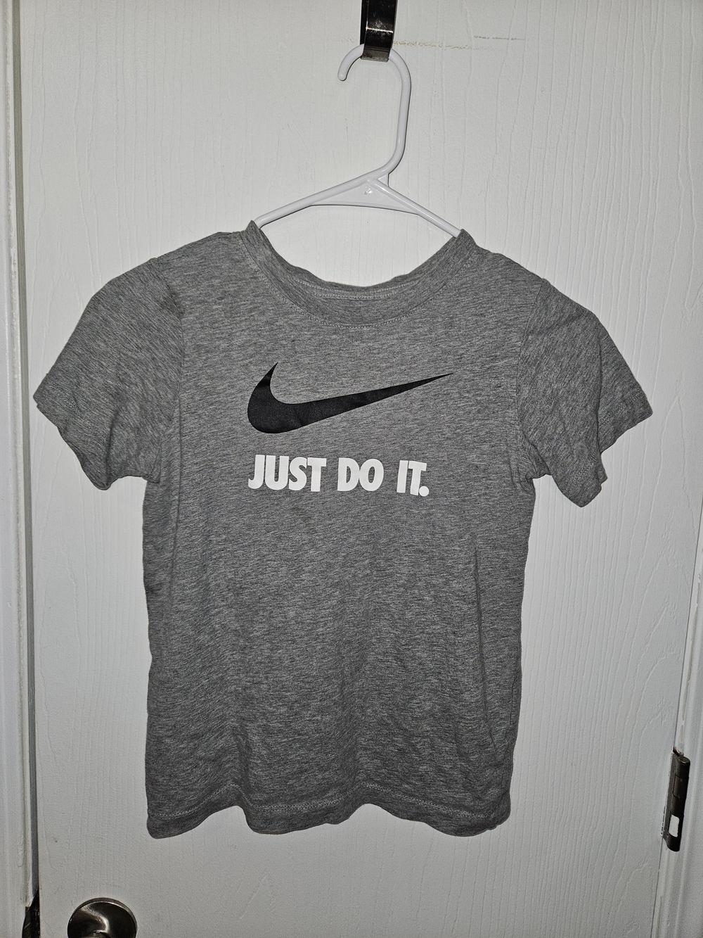Nike Kids' Gray 'Just Do It.' Short Sleeve Tee - Picture 1 of 3